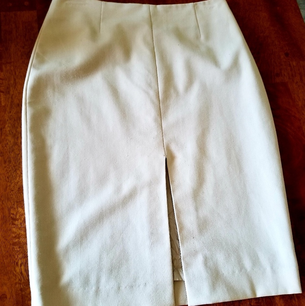 MODA. Victoria Secret, cream, pencil skirt, size 2